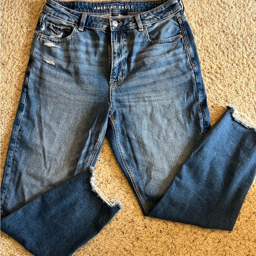 American Eagle Strigid Mom Jeans